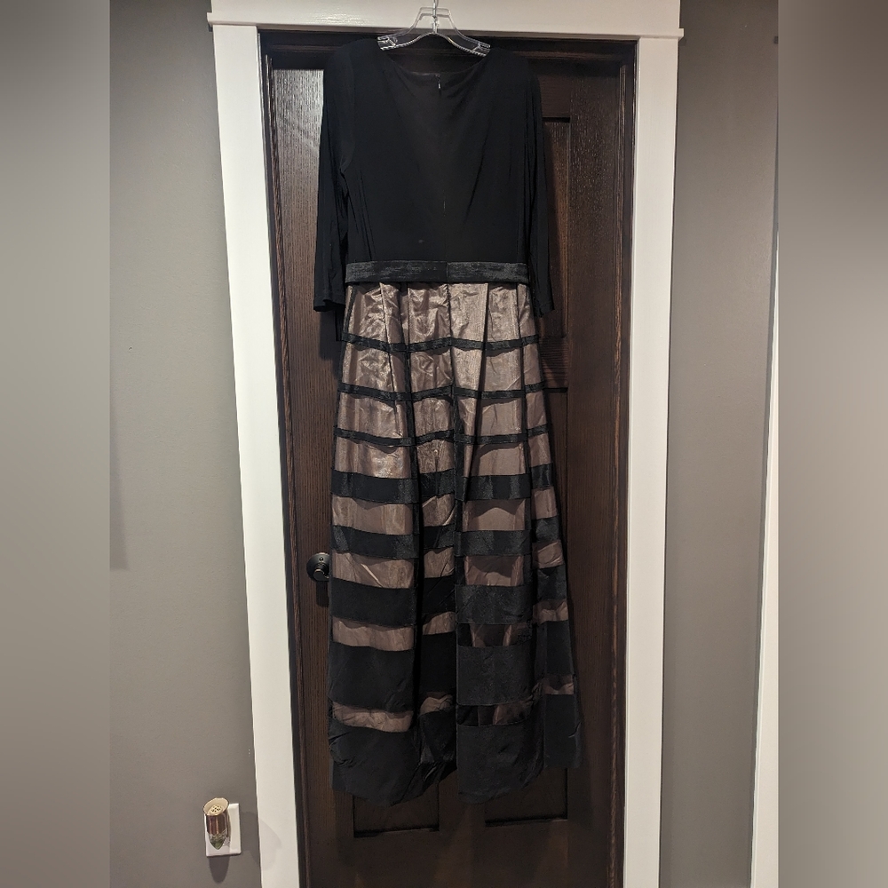 Prom/formal dress - Picture 2 of 2